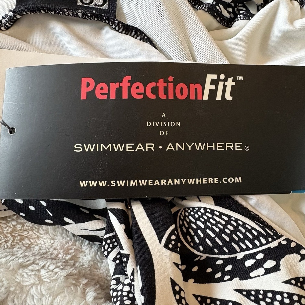Coco Reef PerfectionFit One Piece Swimsuit Black White Tropical 36D NWT - Picture 4 of 8
